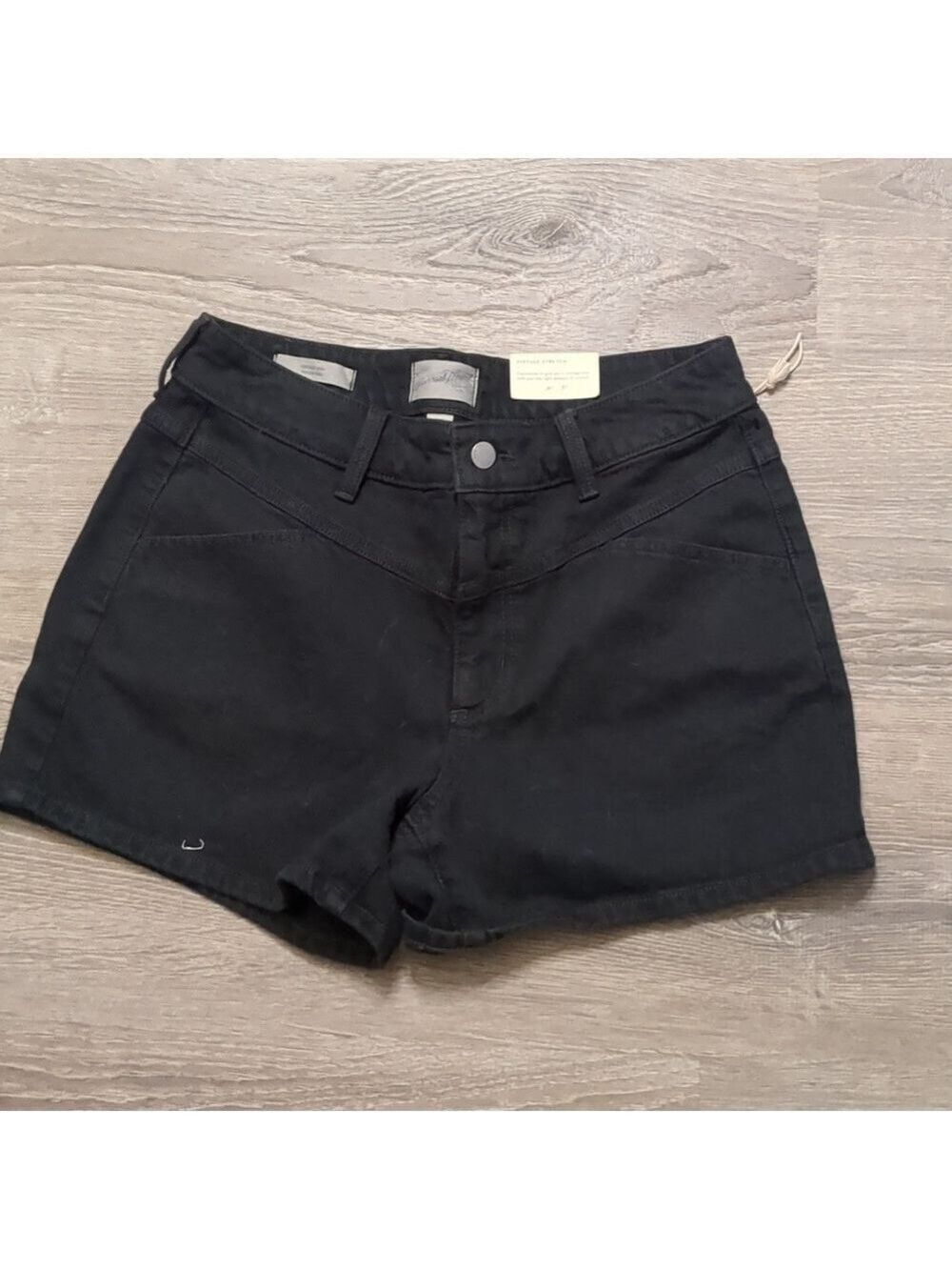 Universal threads vintage midi jean shorts size 6/28